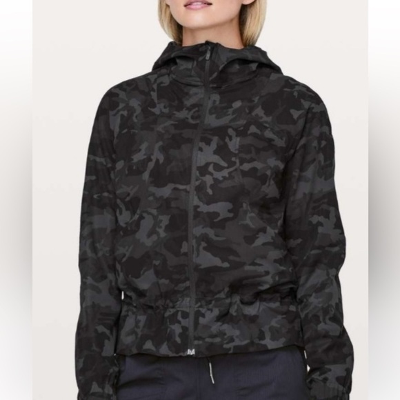 Lululemon Women's Black/Green  Camouflage Jacket Size 8 - Picture 1 of 13